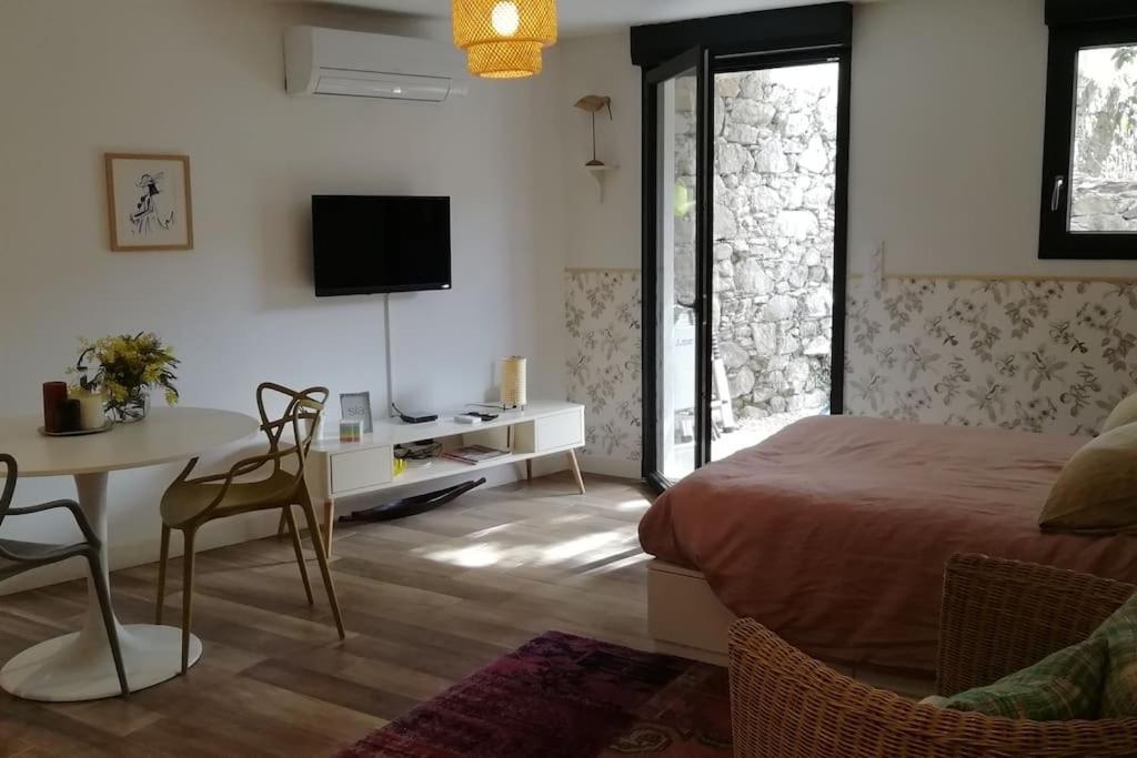 Studio En Rez De Jardin Collobrières Εξωτερικό φωτογραφία