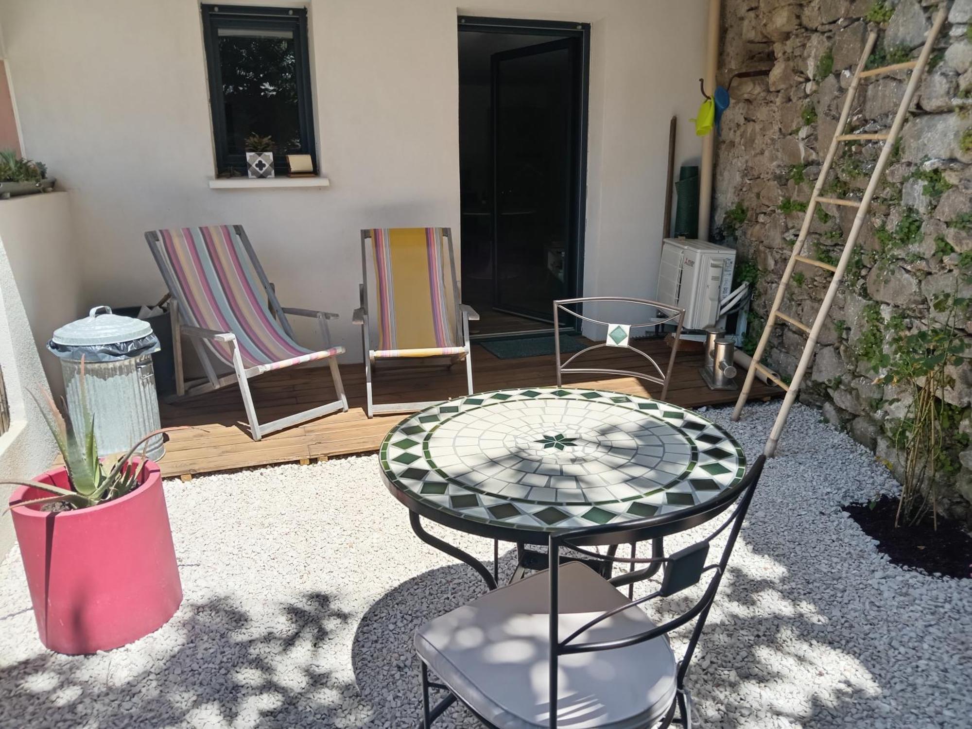 Studio En Rez De Jardin Collobrières Δωμάτιο φωτογραφία