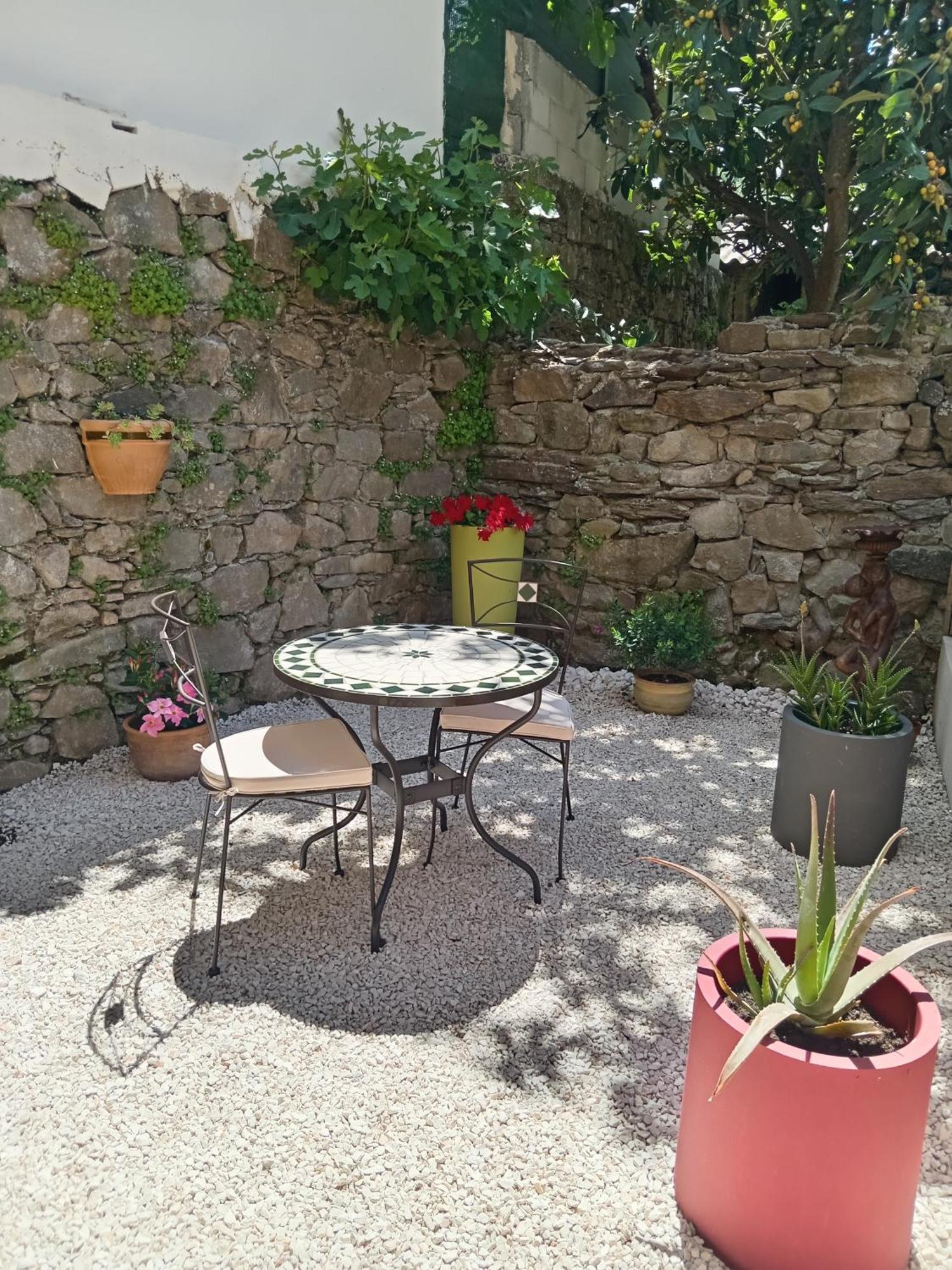 Studio En Rez De Jardin Collobrières Δωμάτιο φωτογραφία